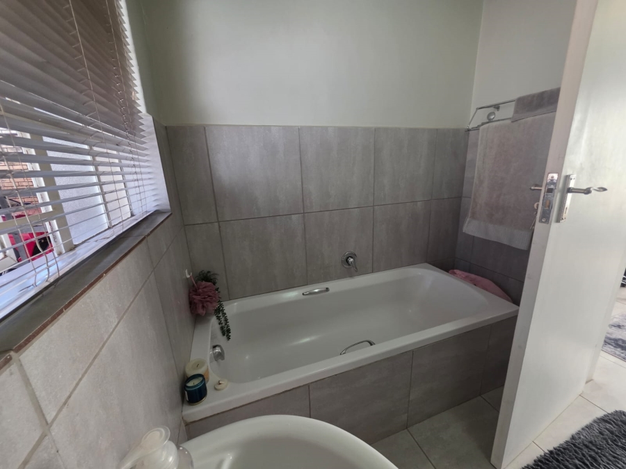1 Bedroom Property for Sale in Die Bult North West